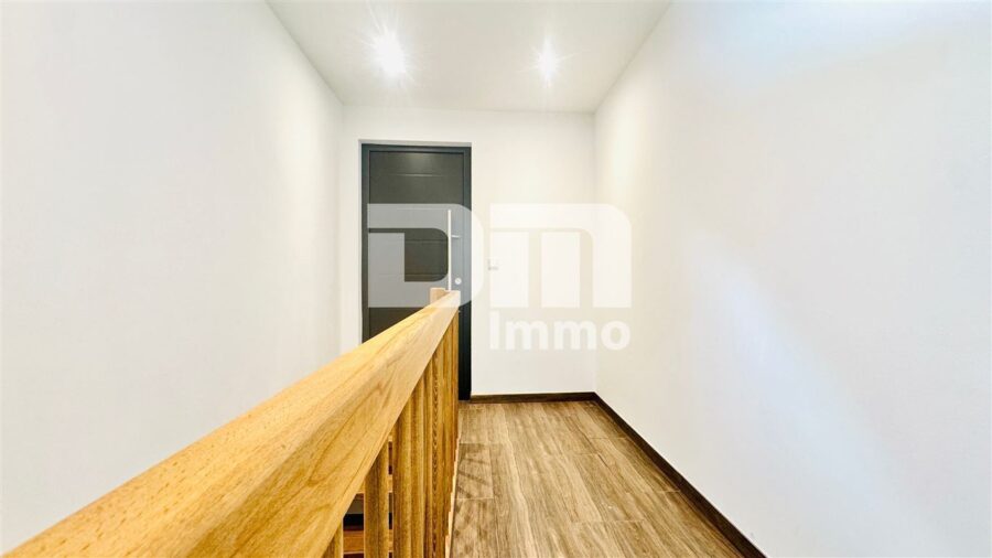 Wohn Gewerbe Ensemble mit 6 neuwertigen Apartments + Restaurant in Traumlage - OG2 Flur / Diele